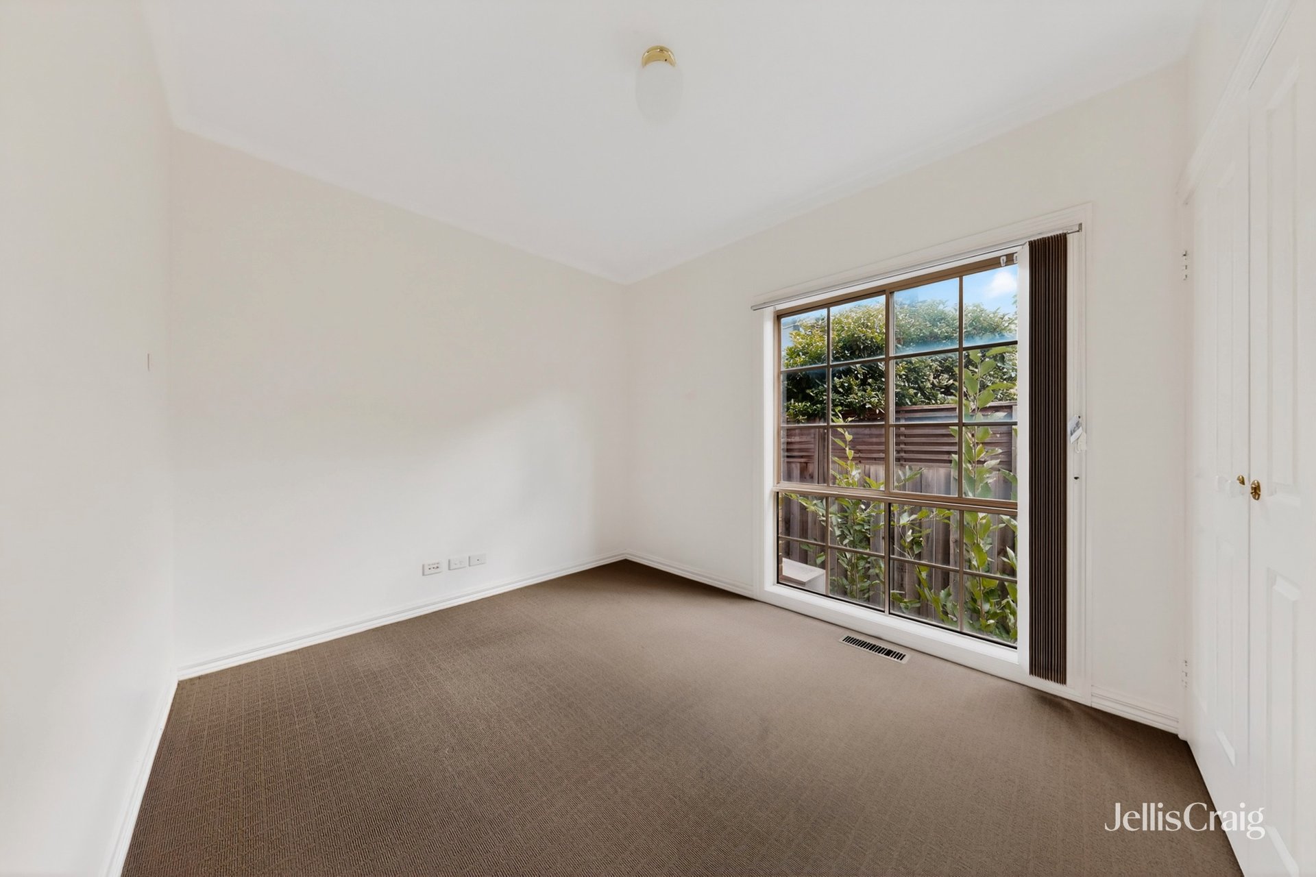 2B Renown Street, Burwood image 6