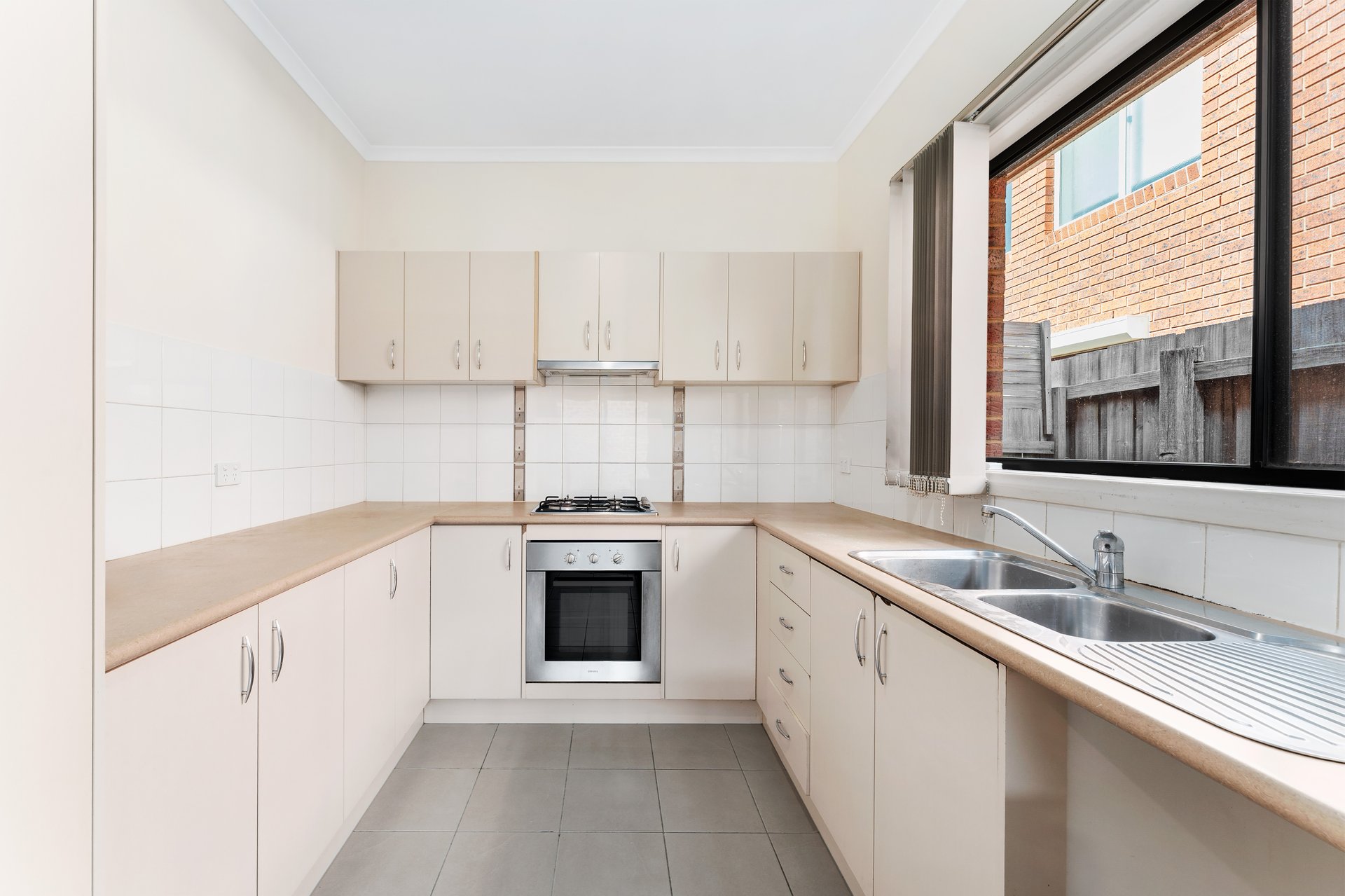 2B Treesbank Avenue, Noble&nbsp;Park image 2