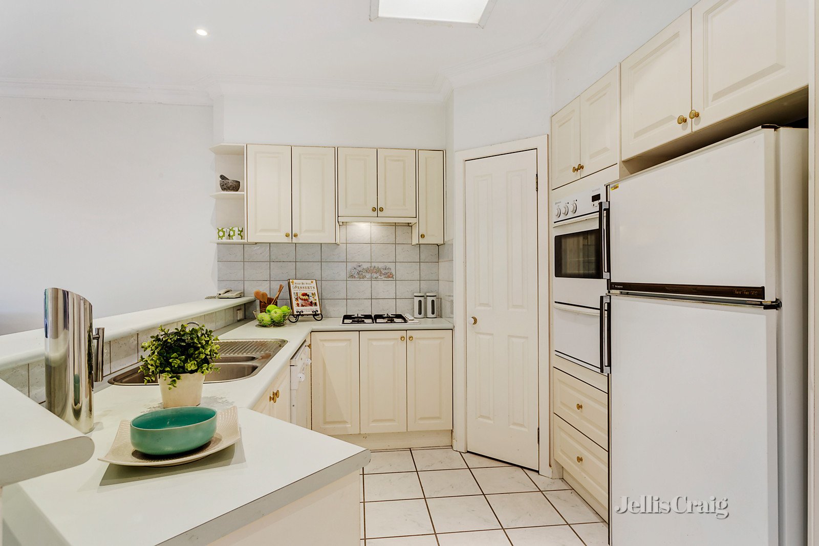 2B Valley Road, Mount Waverley image 3