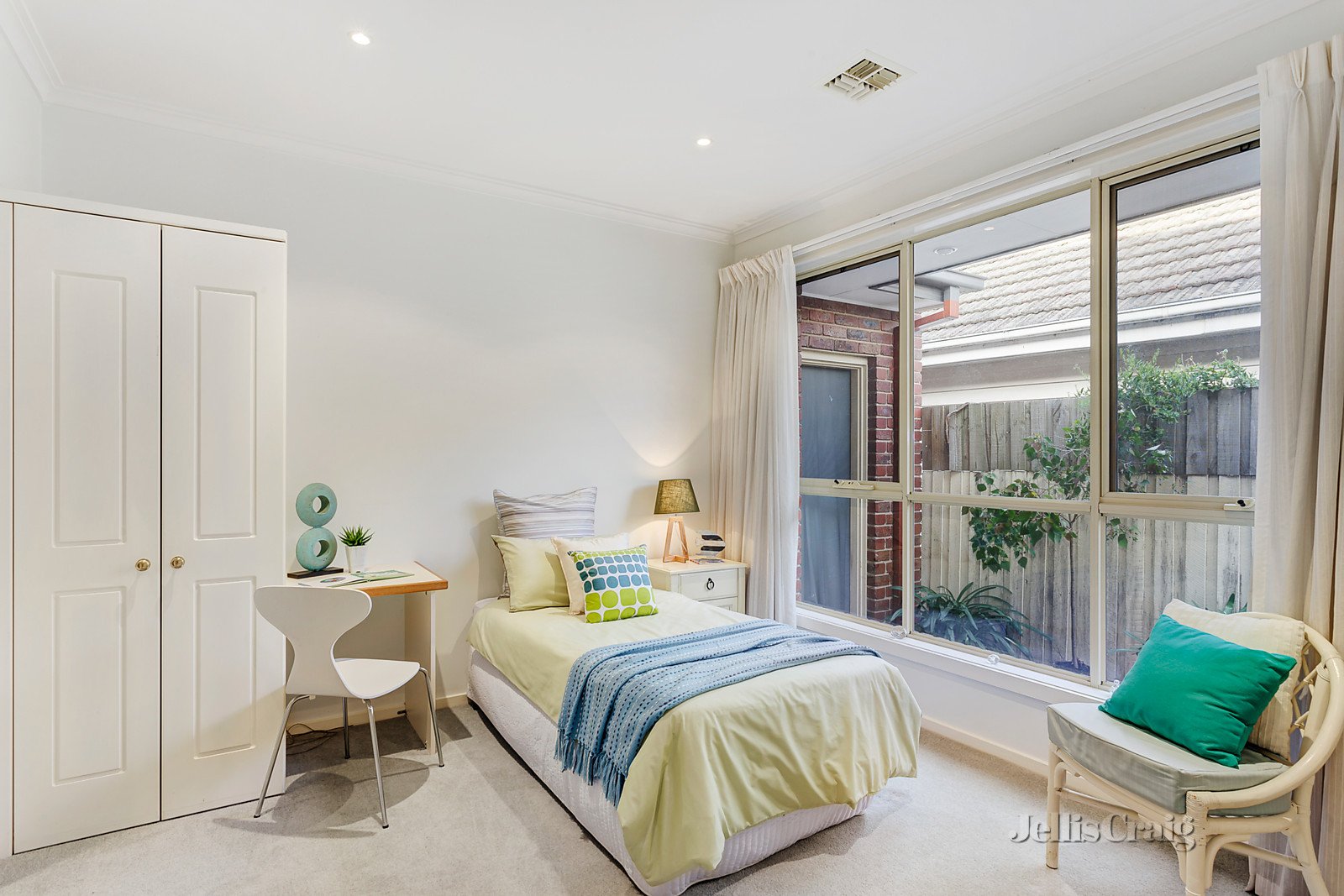 2B Valley Road, Mount Waverley image 7