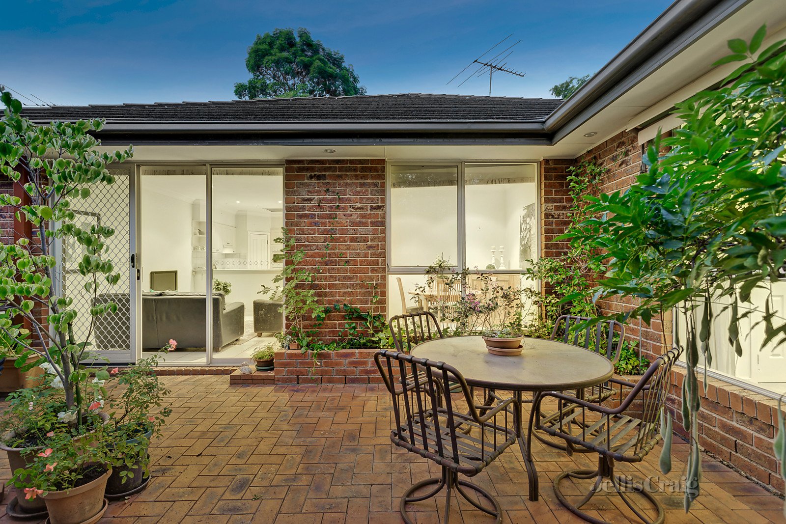 2B Valley Road, Mount Waverley image 9