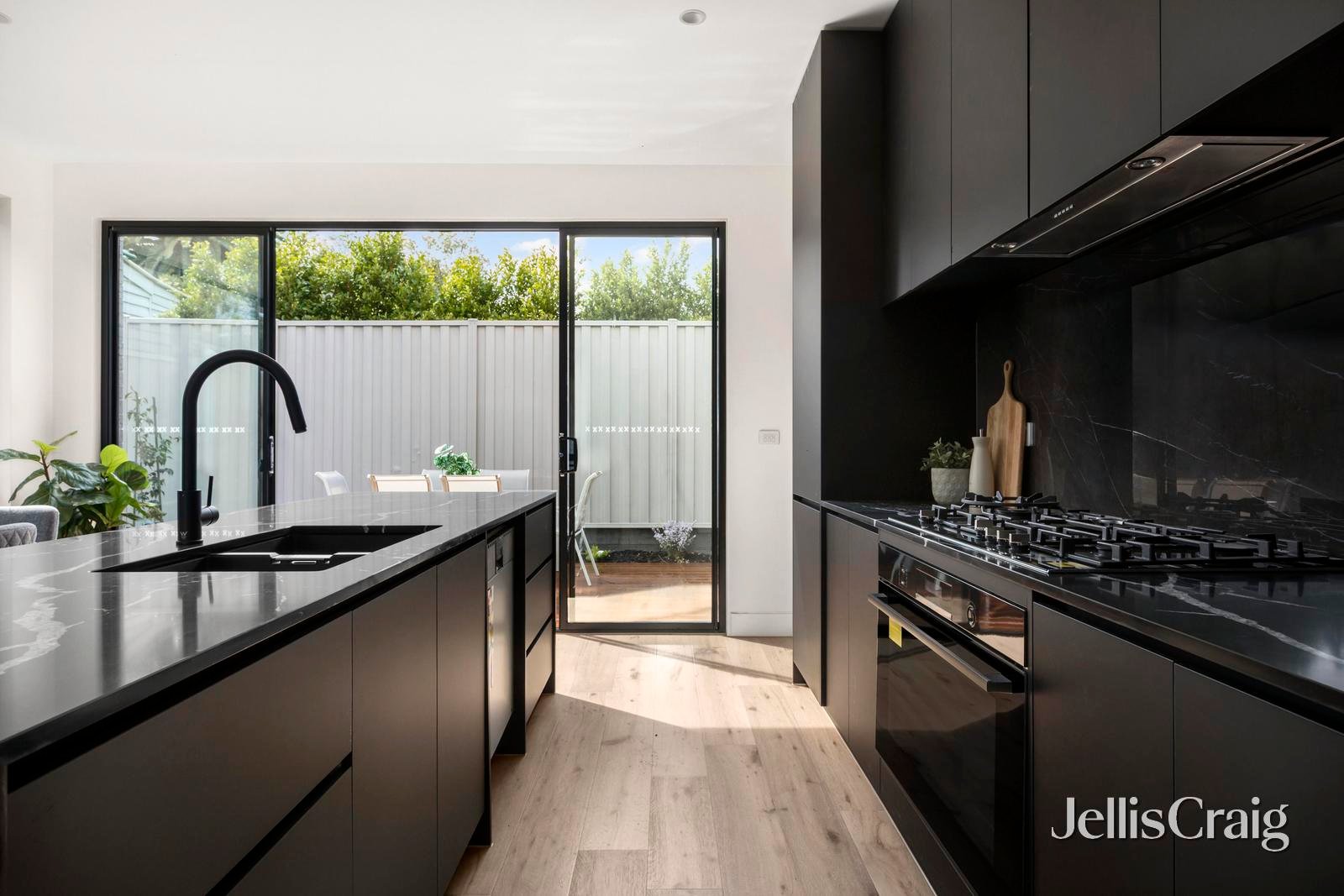 2B Wood Street, Strathmore image 3