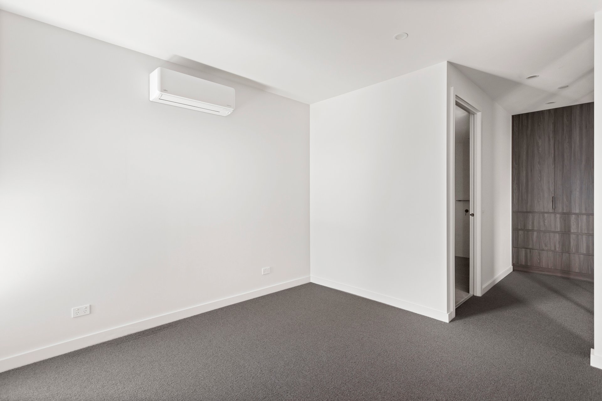 Property Gallery Thumbnail 4