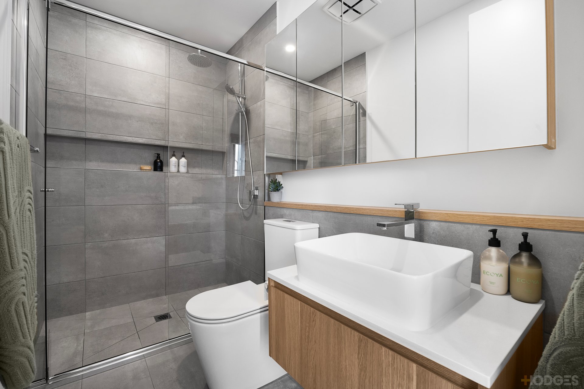 2B / 49 The Corso  Parkdale
