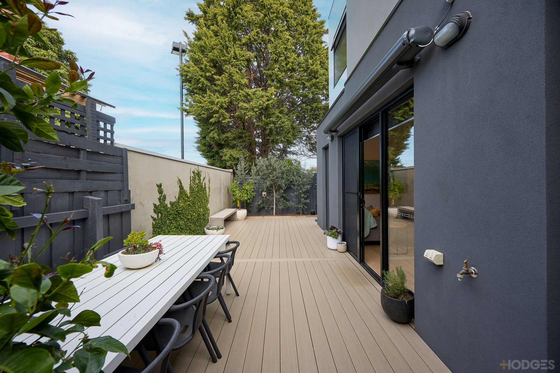 2B / 49 The Corso  Parkdale