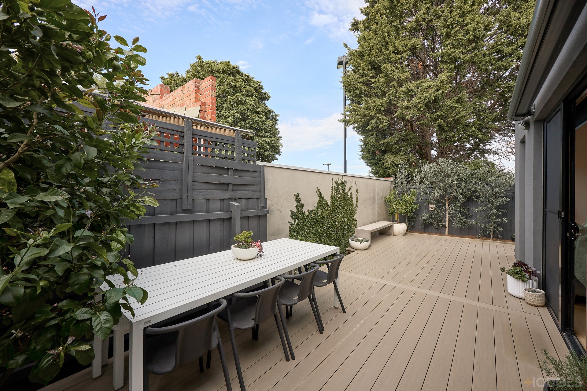 2B / 49 The Corso  Parkdale