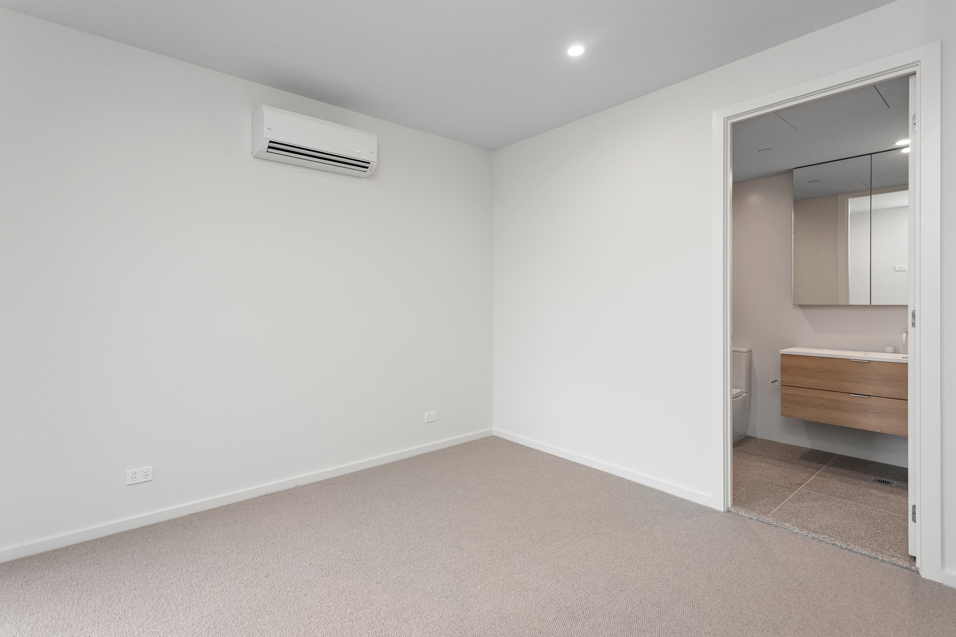 Property Gallery Thumbnail 3