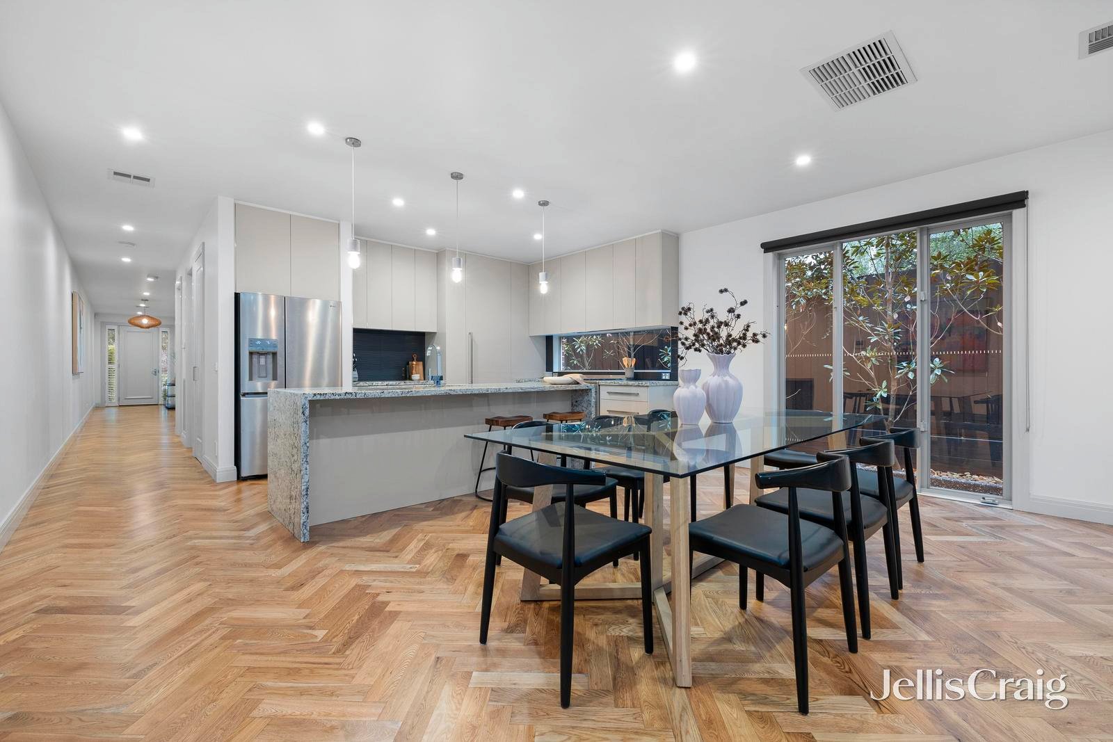 2c Carolyn Street, Hampton image 2