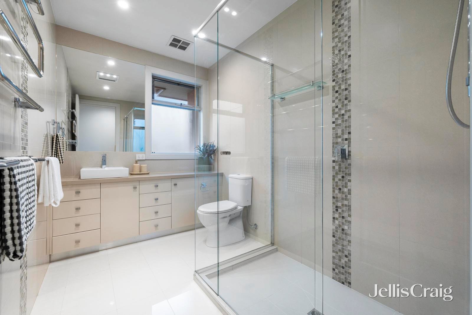 2c Carolyn Street, Hampton image 16