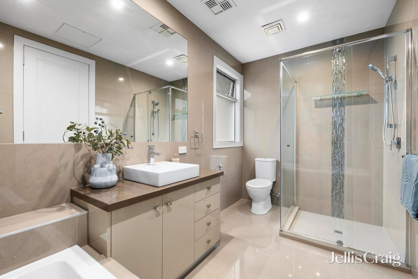 2c Carolyn Street, Hampton image 17