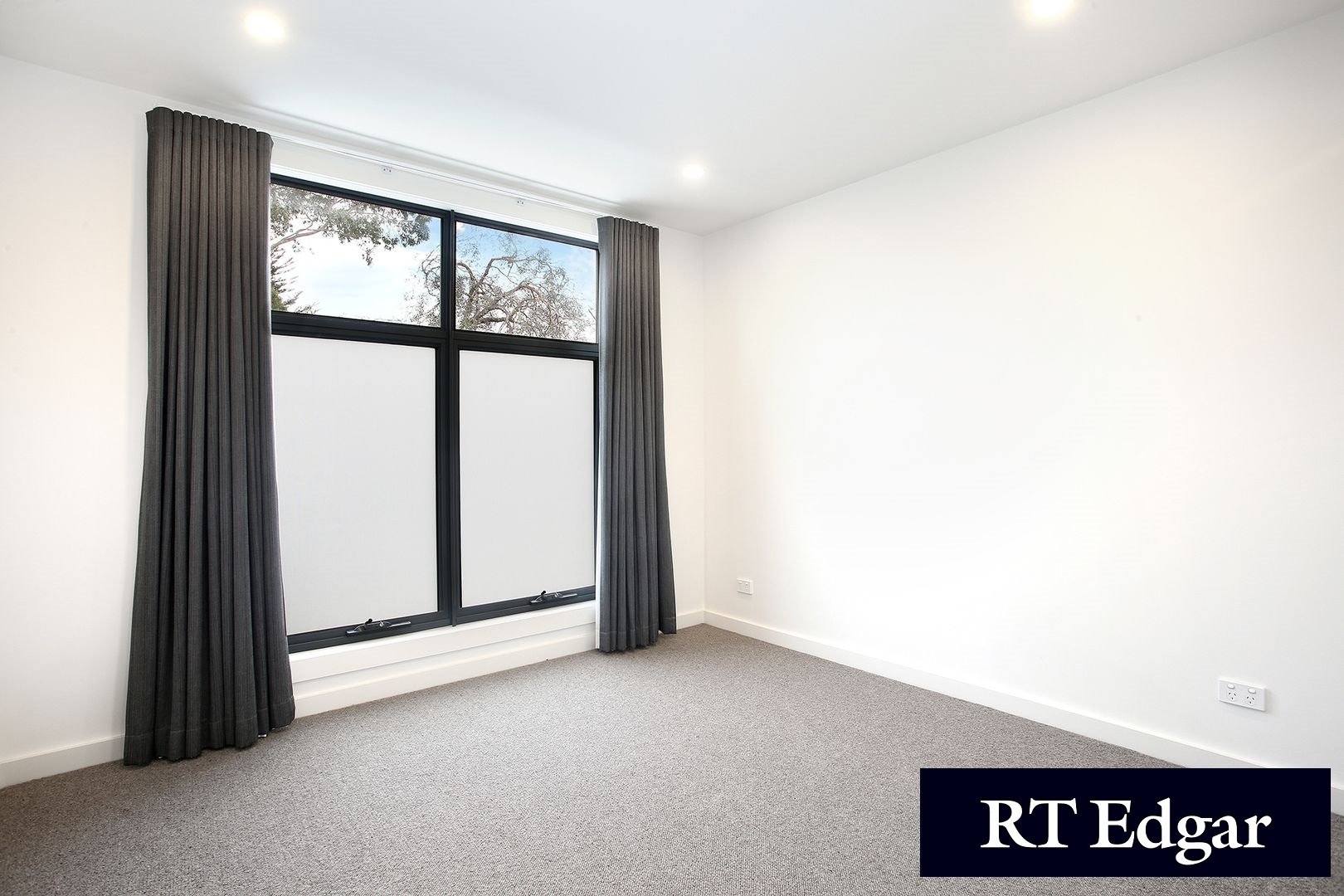 Property Gallery Thumbnail 8