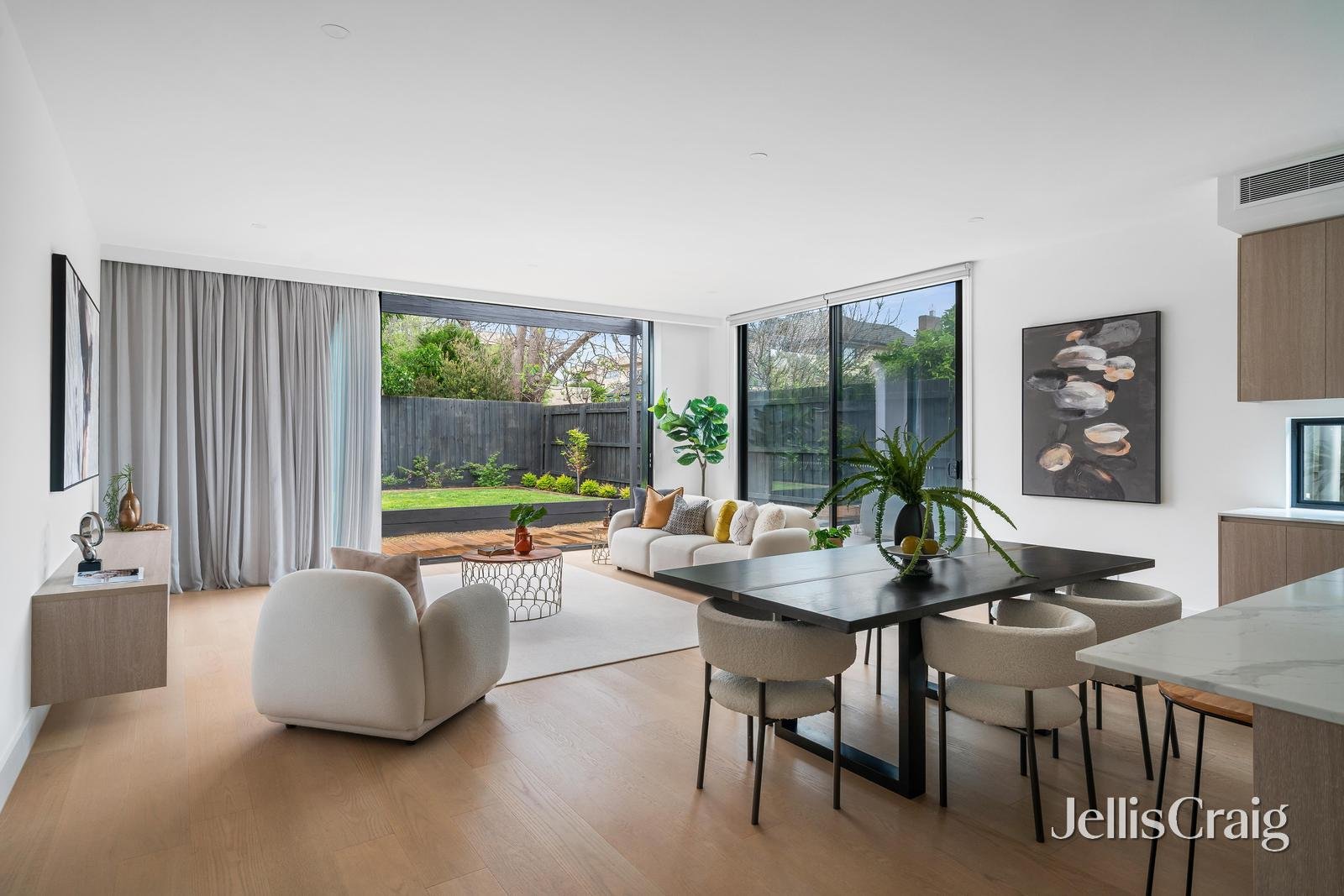 2c Hopetoun Court, Bentleigh East image 3