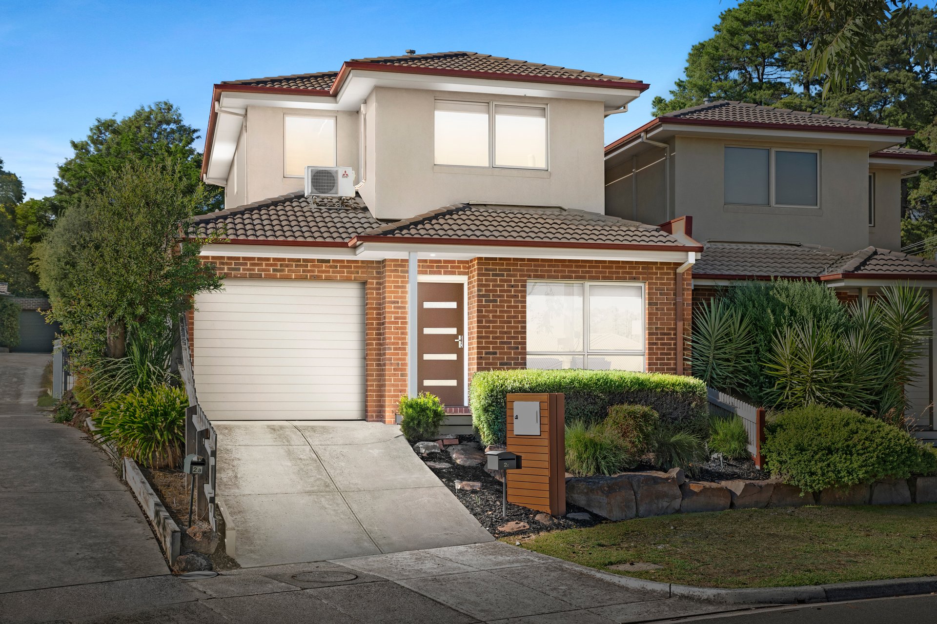 2C Zina Grove, Mooroolbark image 1