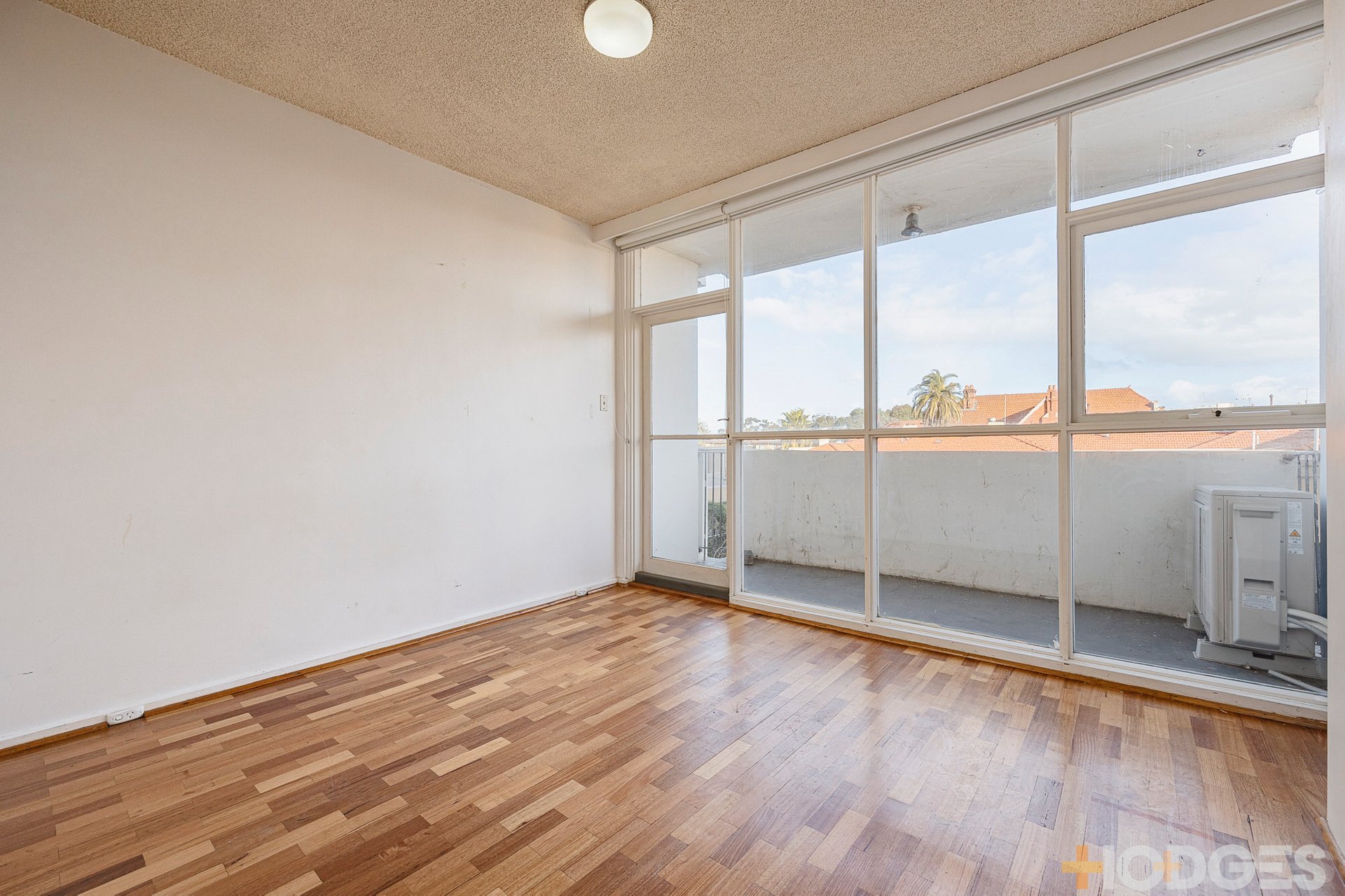 2C / 12 Marine Parade St Kilda
