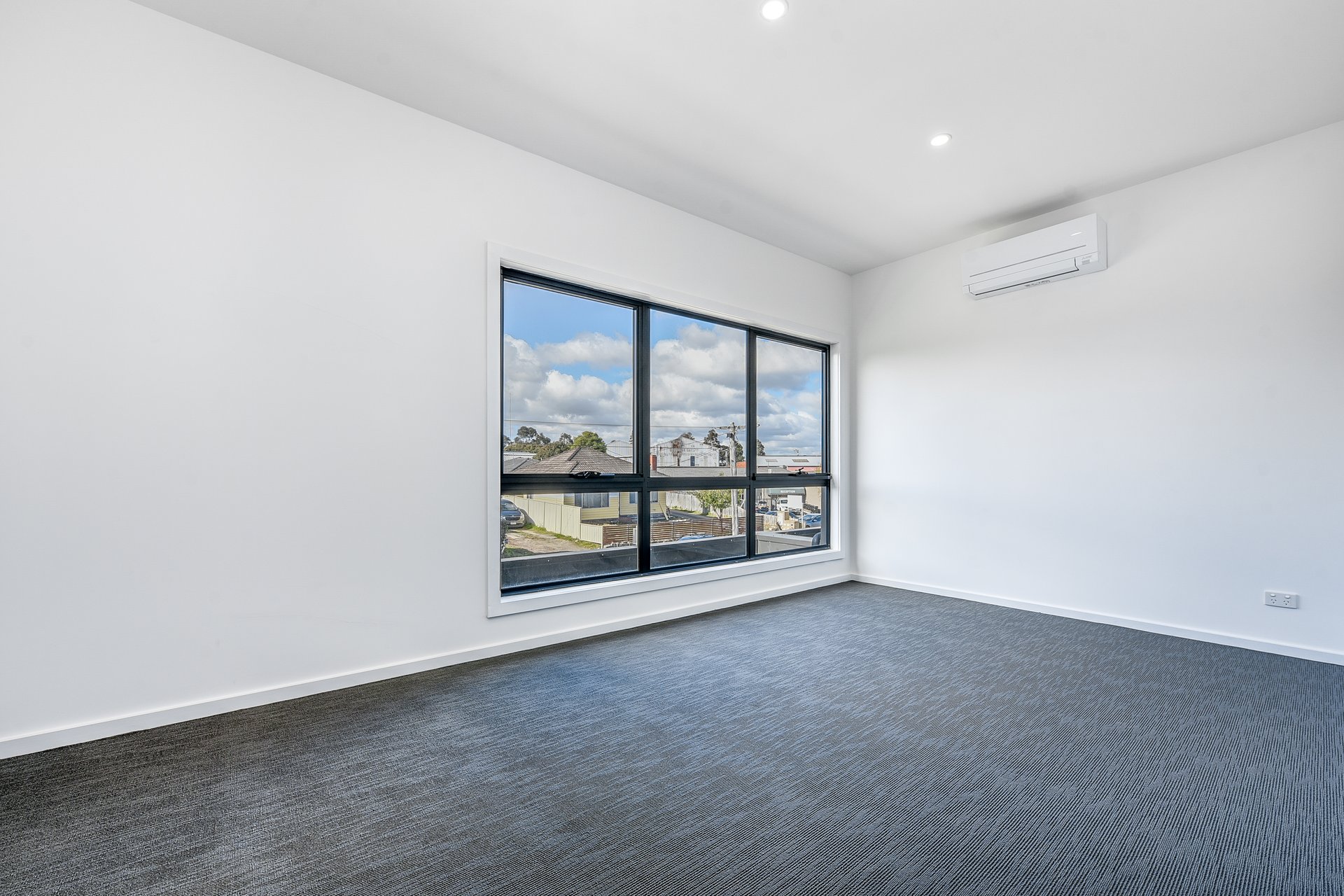 2D Hillside Street, Springvale image 2