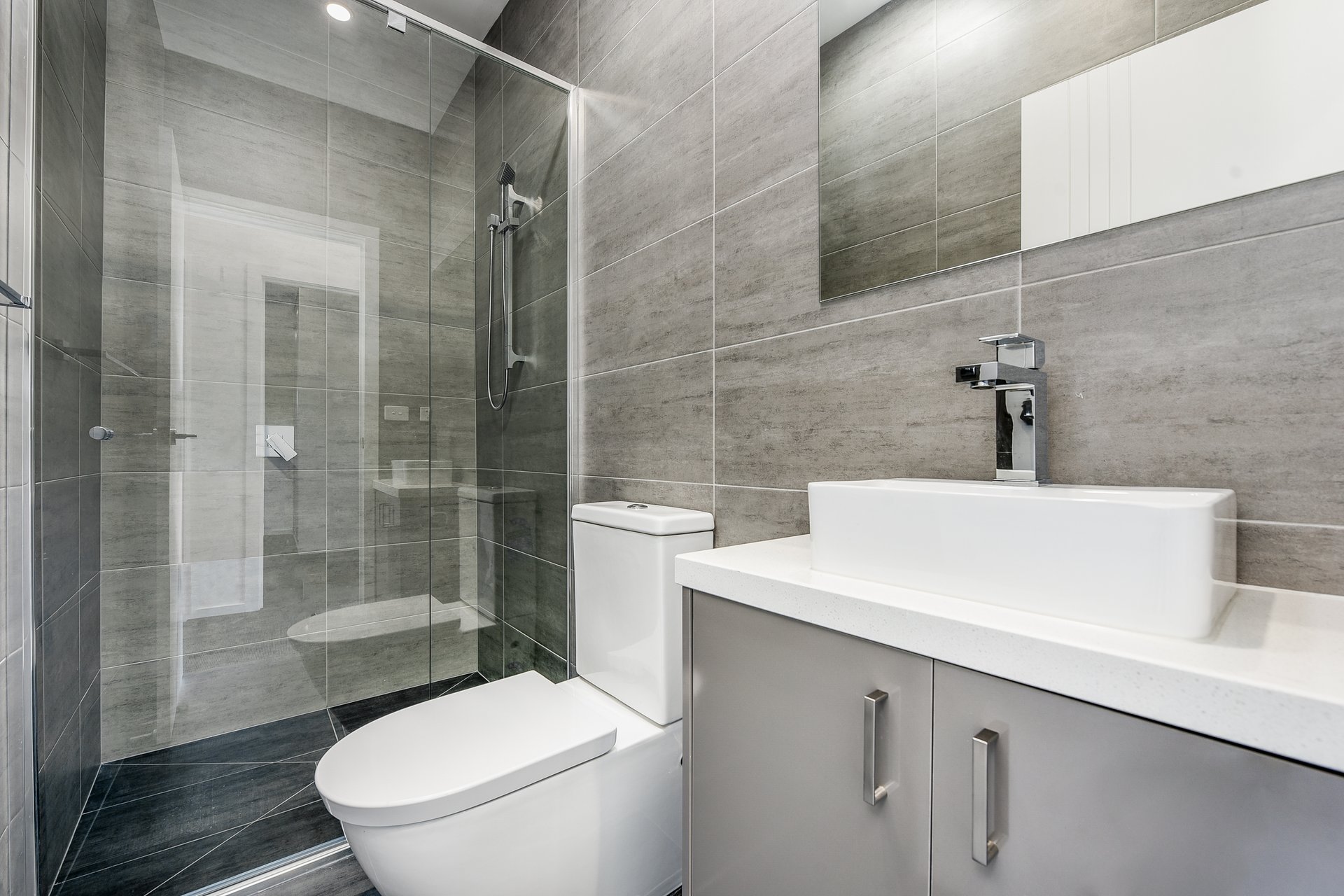 2D Hillside Street, Springvale image 3