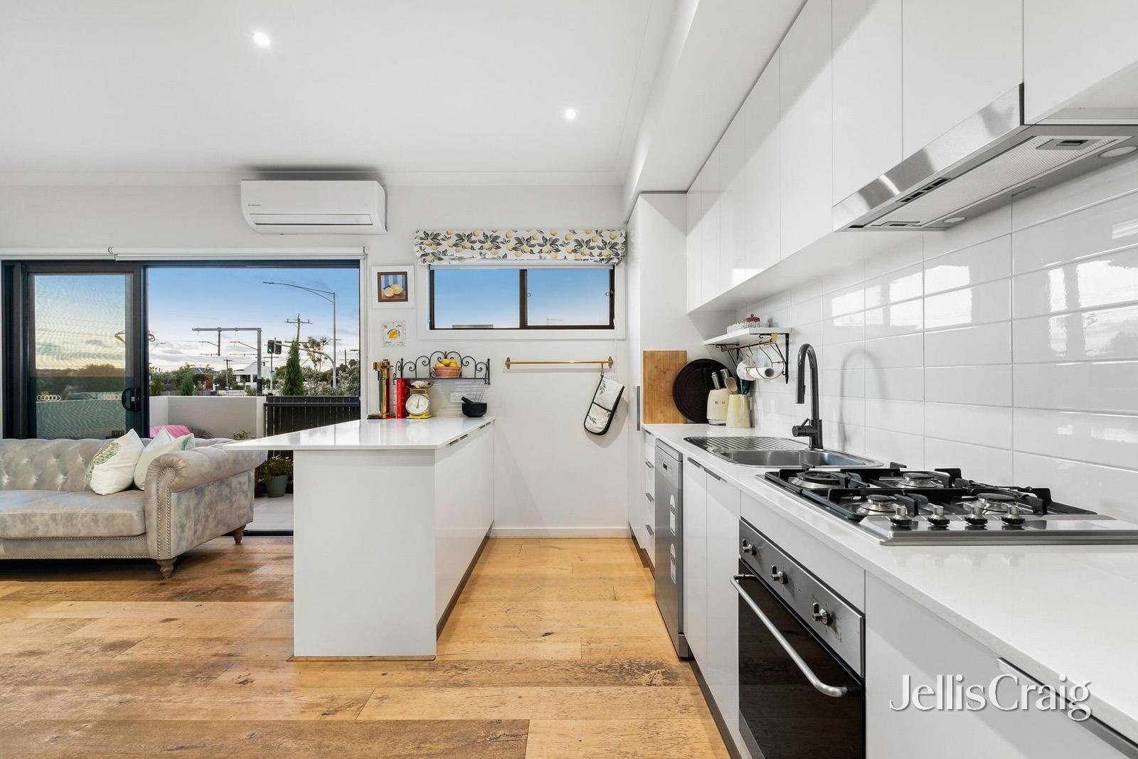 2D Swanpool Avenue, Chelsea image 4