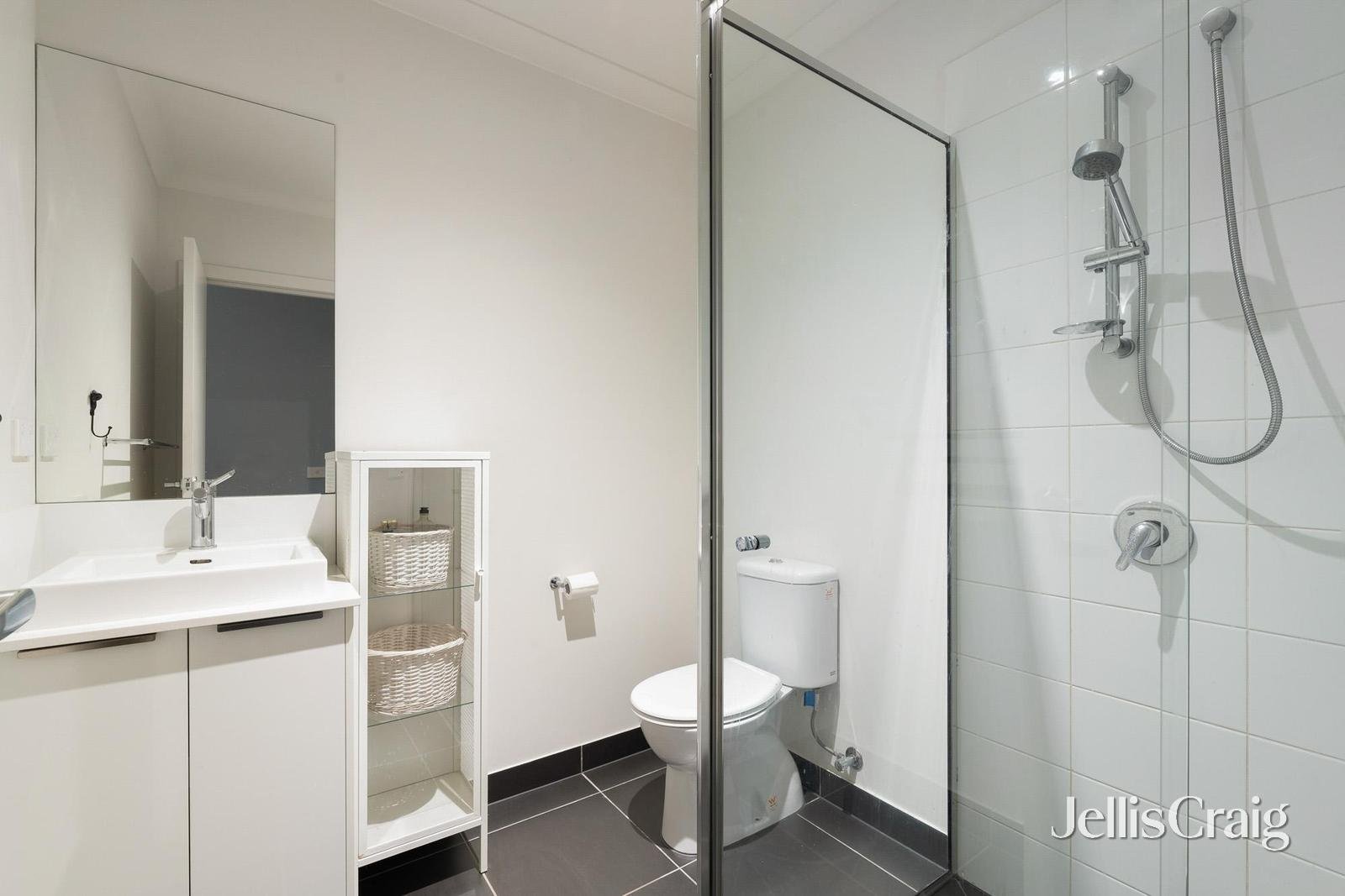 2D Swanpool Avenue, Chelsea image 10