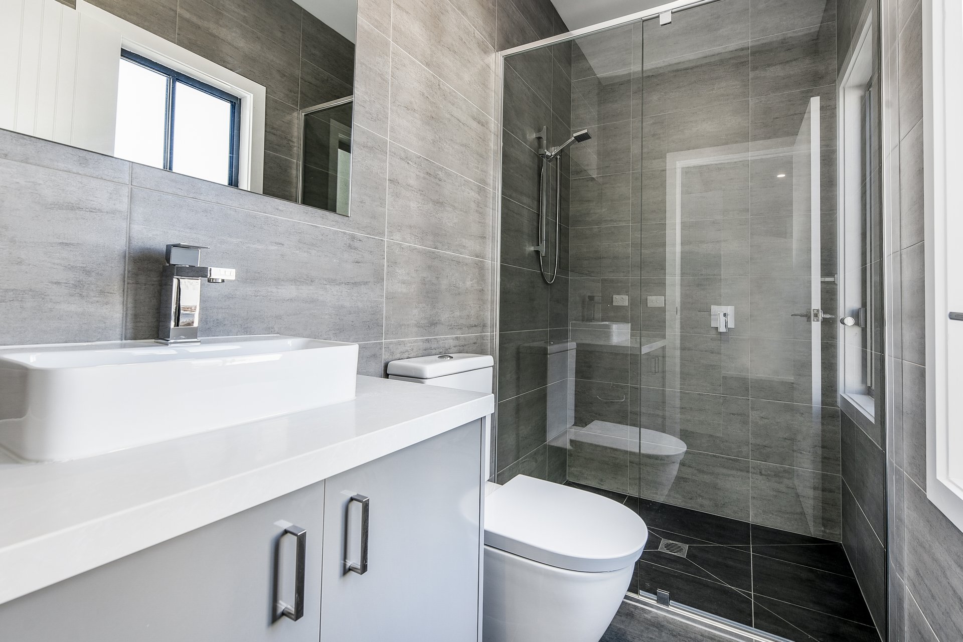 2E Hillside Street, Springvale image 3