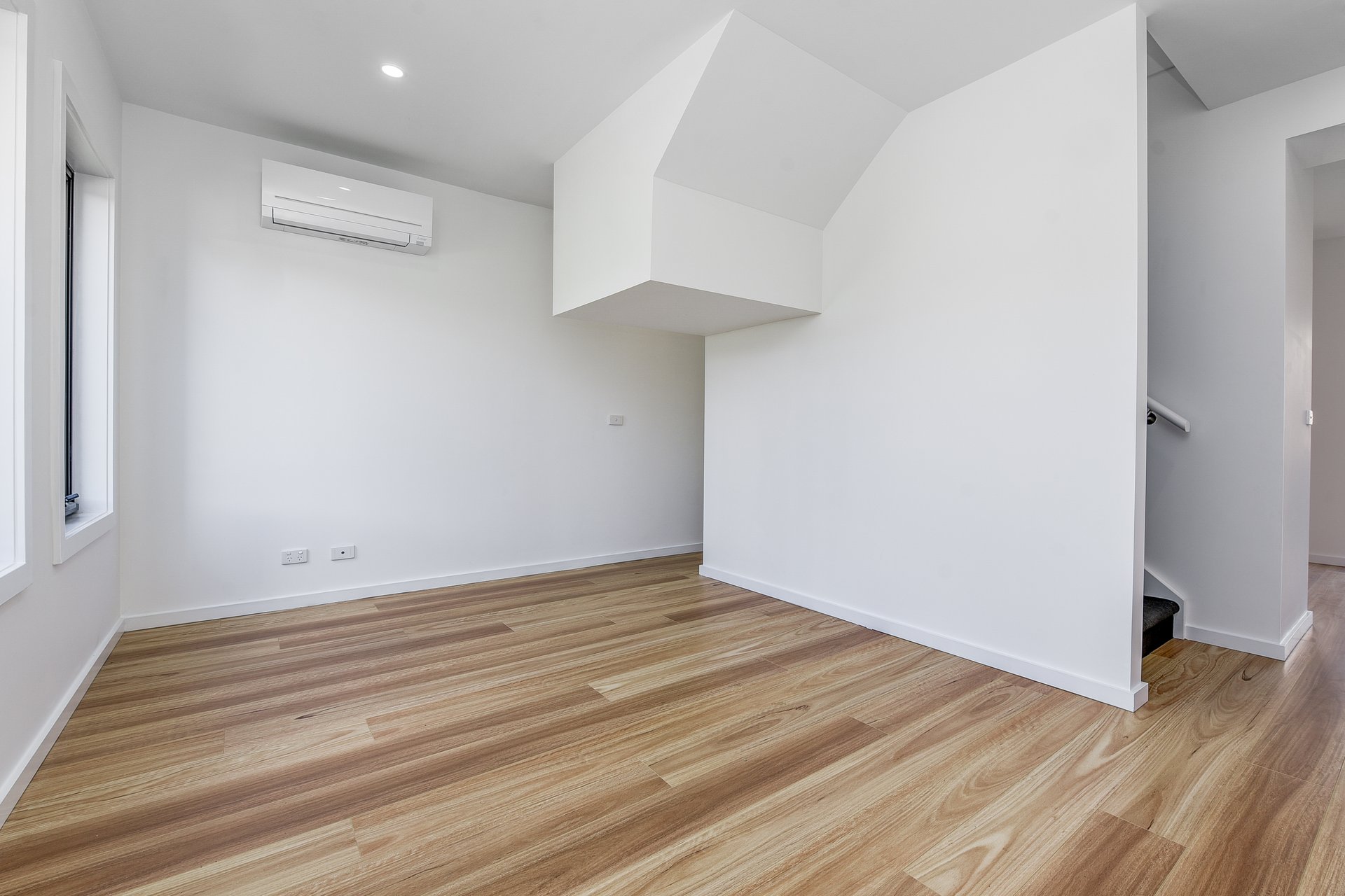 2E Hillside Street, Springvale image 2