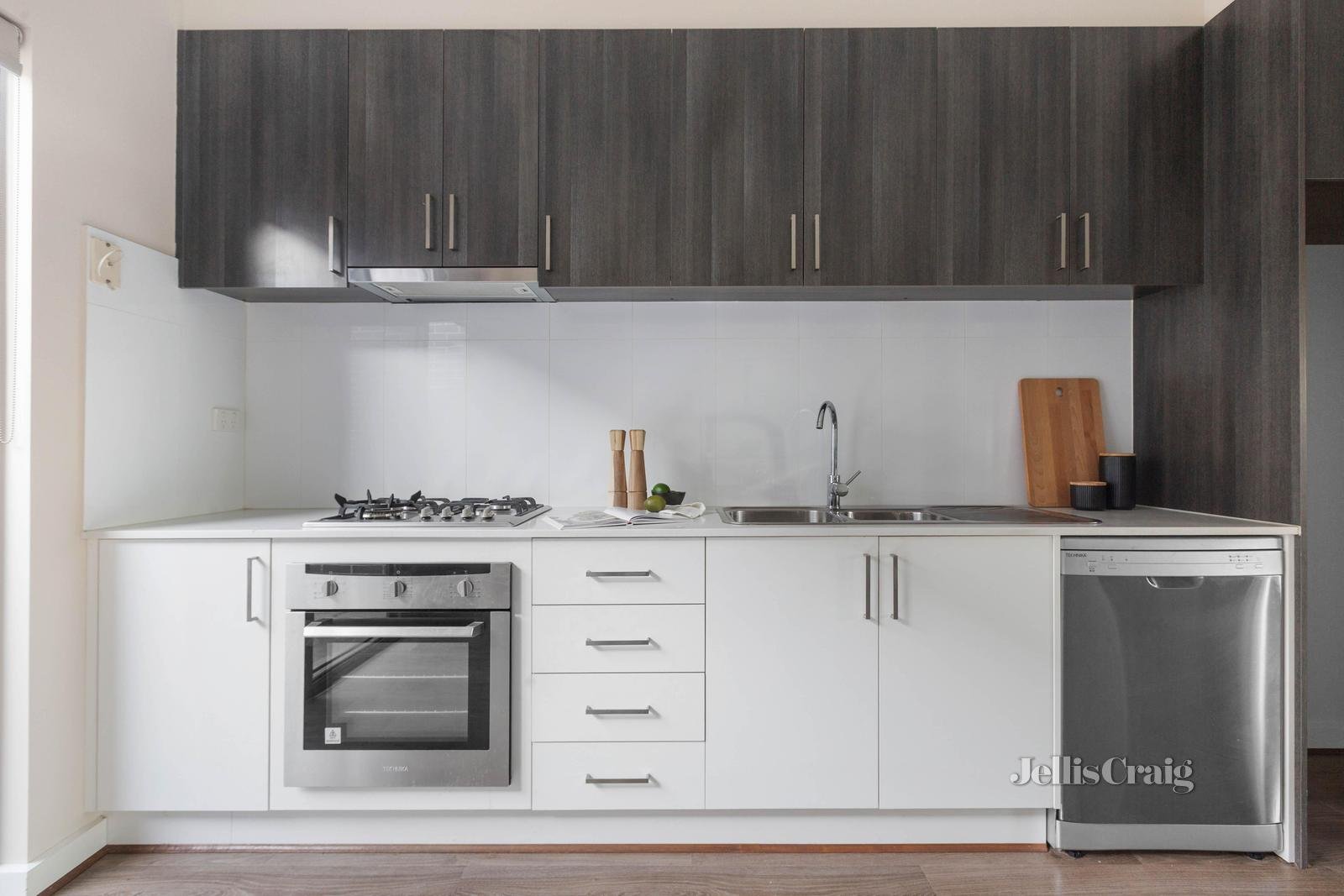 3 & 6/110-112 Nell Street, Greensborough image 4