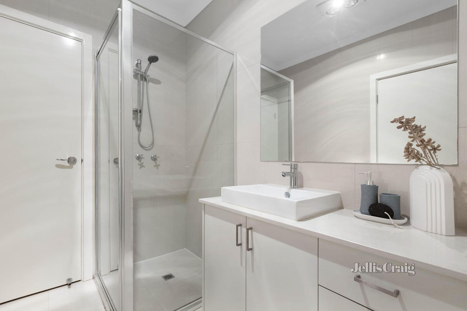 3 & 6/110-112 Nell Street, Greensborough image 9