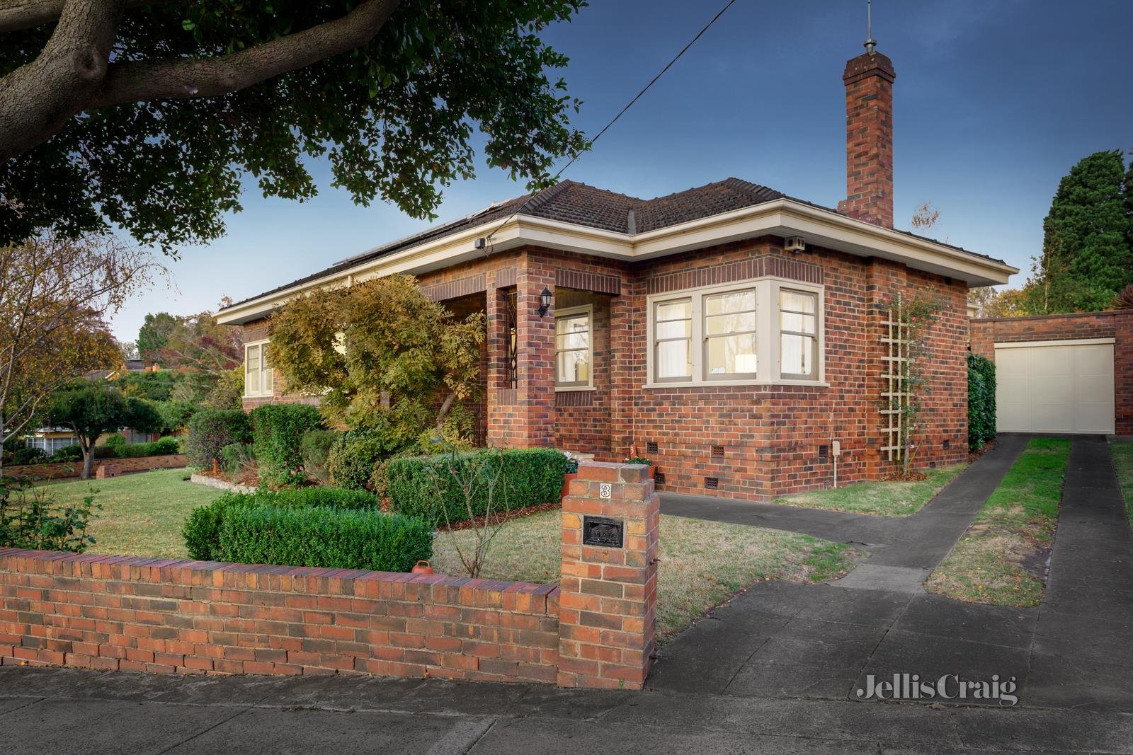 3 Aisbett Avenue, Camberwell image 2