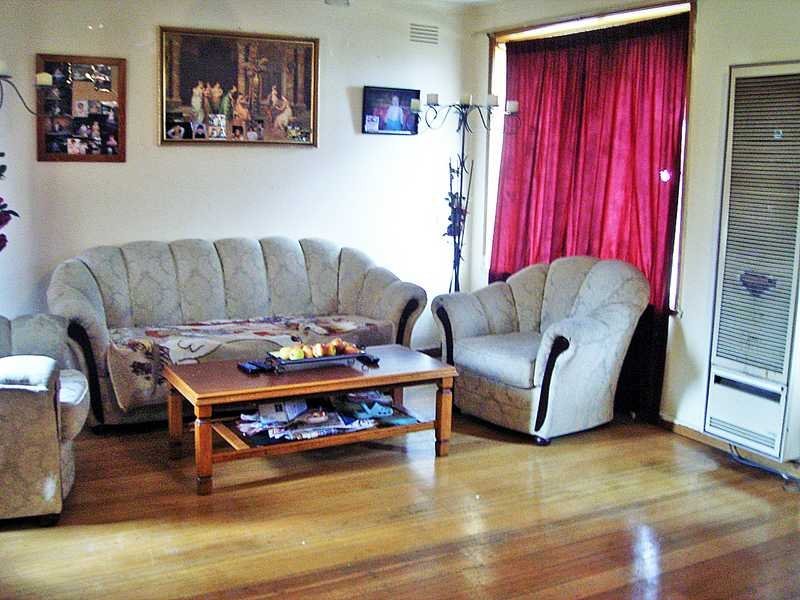 3 Armstrong Court, Whittington image 2