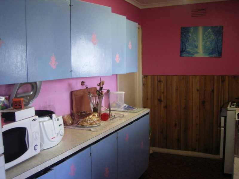 3 Armstrong Court, Whittington image 3