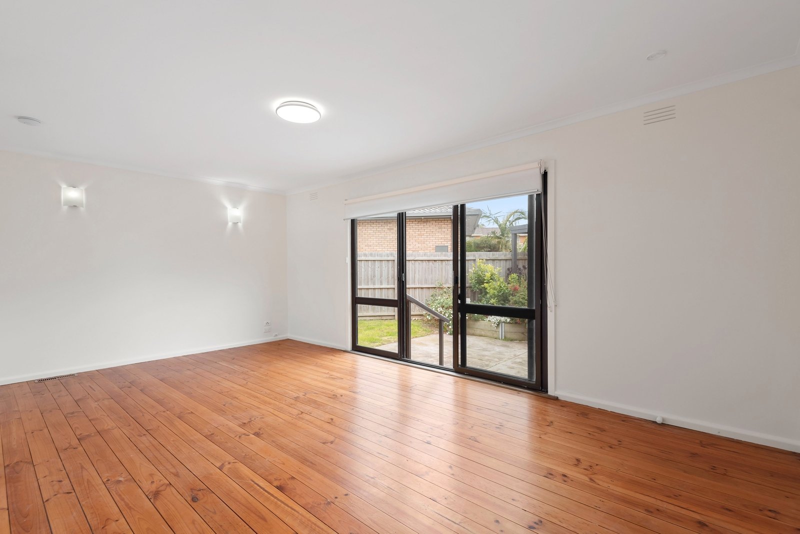 Property Gallery Thumbnail 6