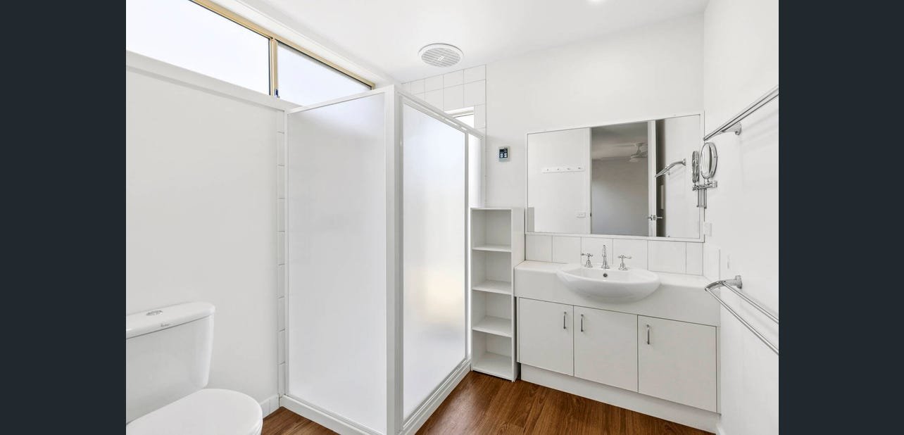 Property Gallery Thumbnail 6