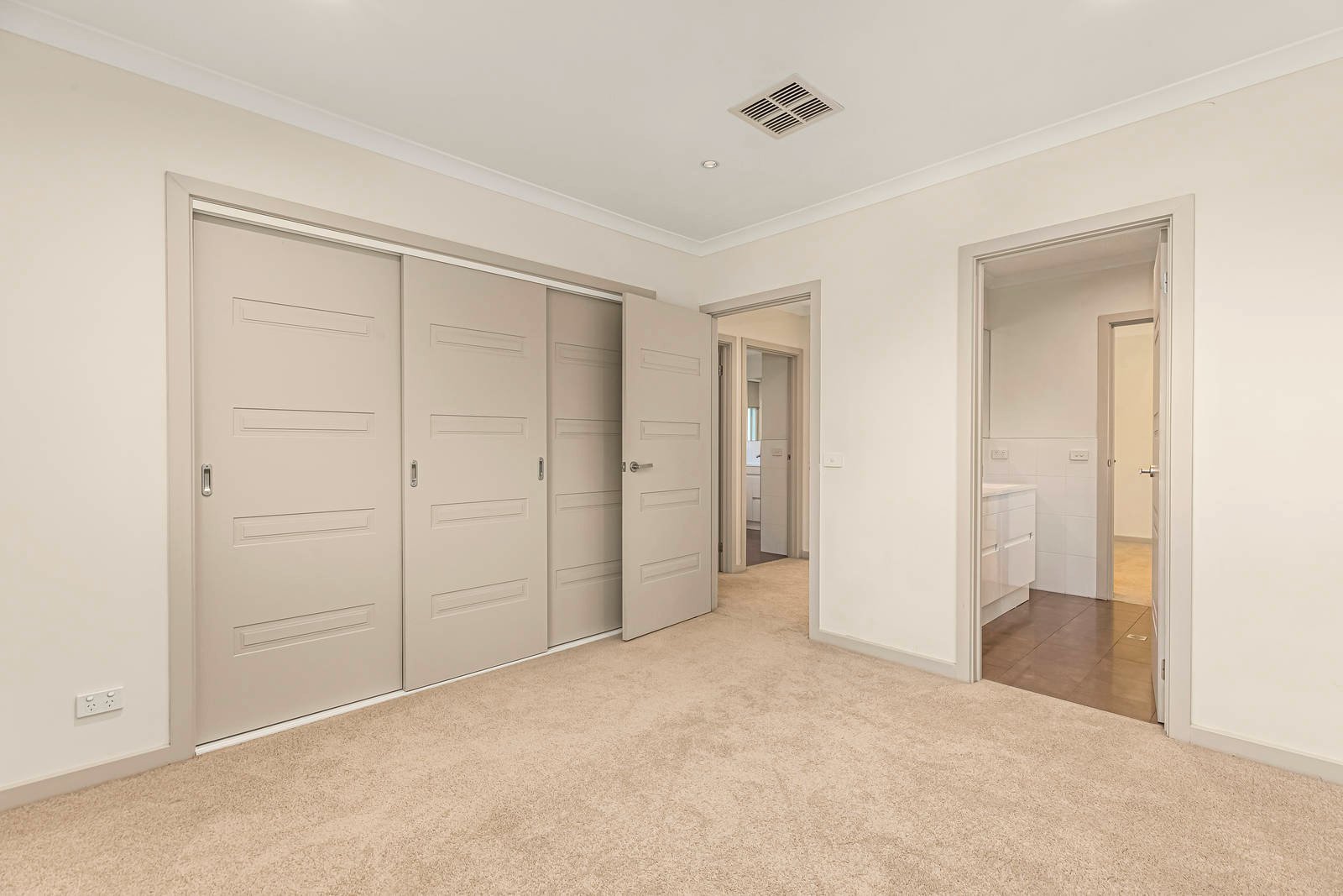 Property Gallery Thumbnail 9