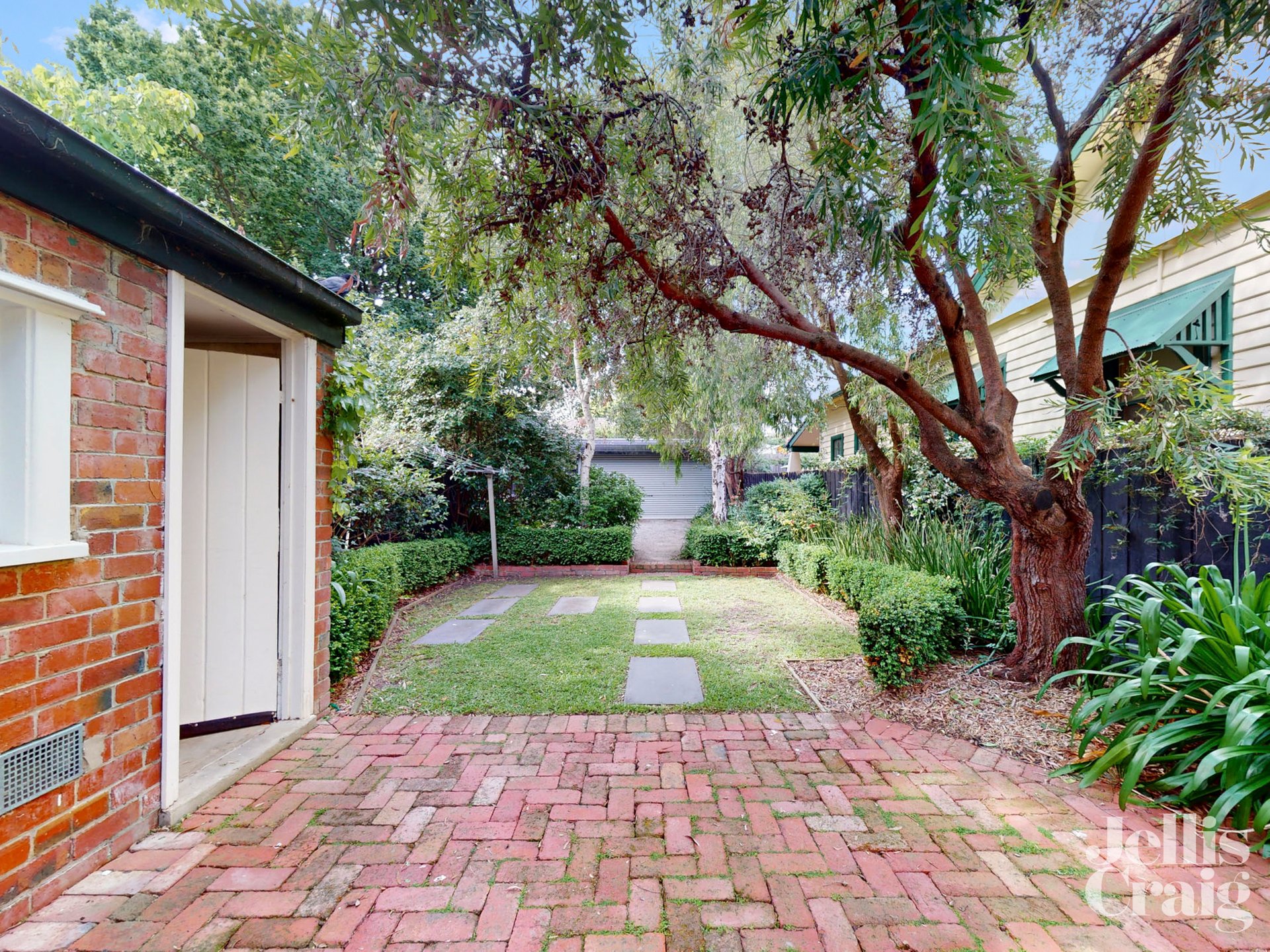 3 Bedford Avenue, Surrey Hills image 8