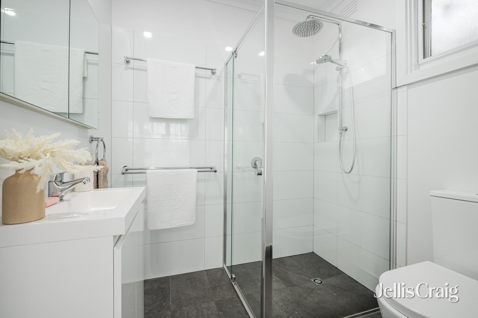 3 Birralee Street, Mount Waverley image 8