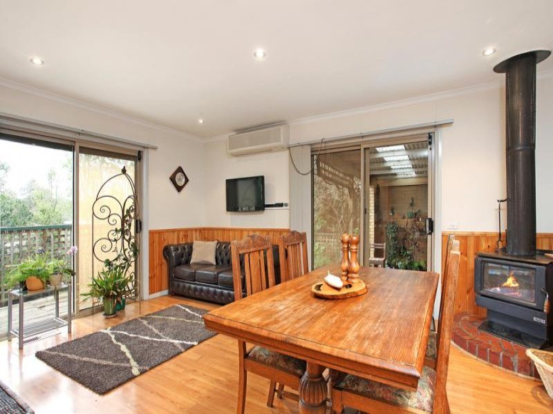 3 Boronia Avenue, Croydon South image 2