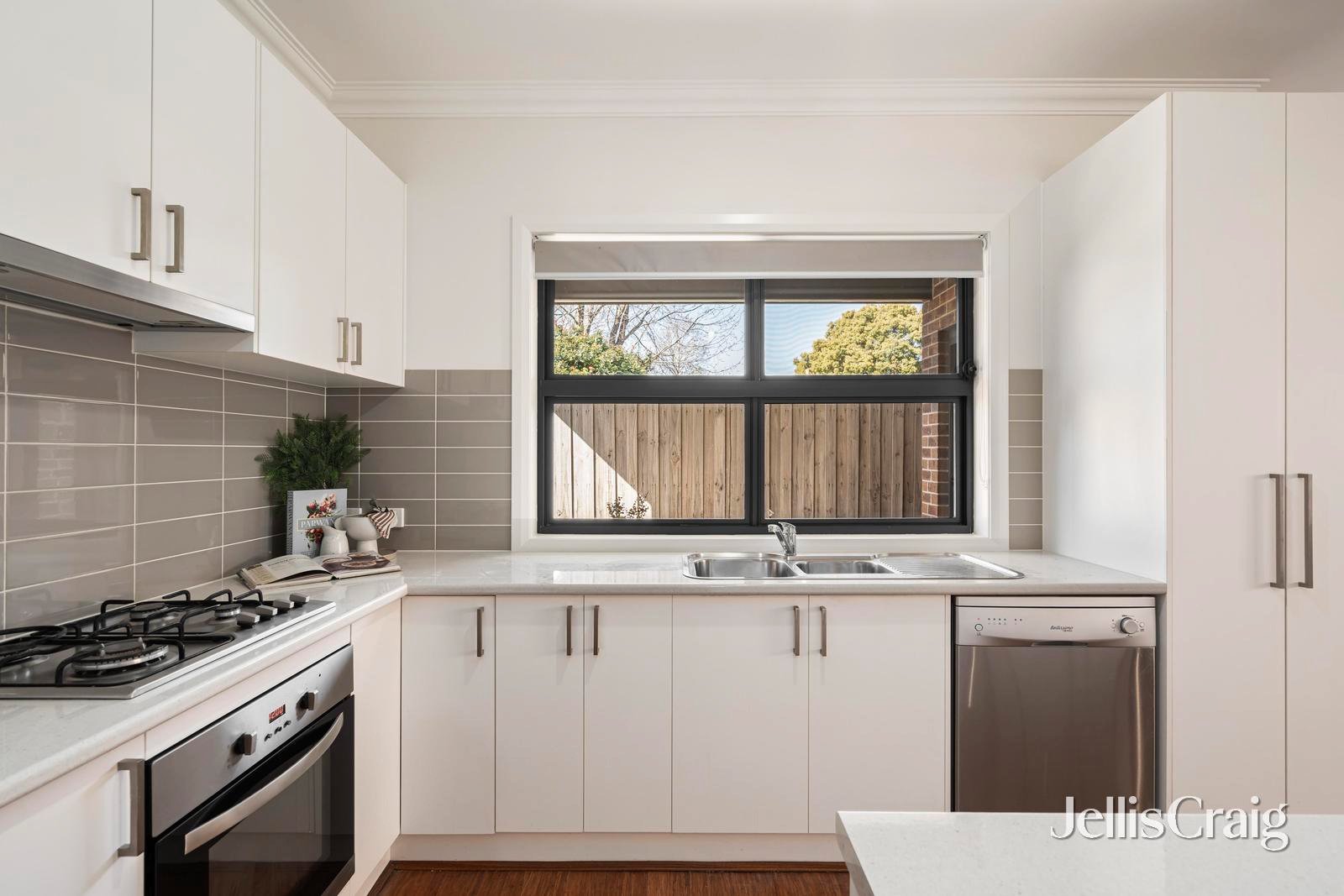 3 Brad Close, Kilsyth image 3