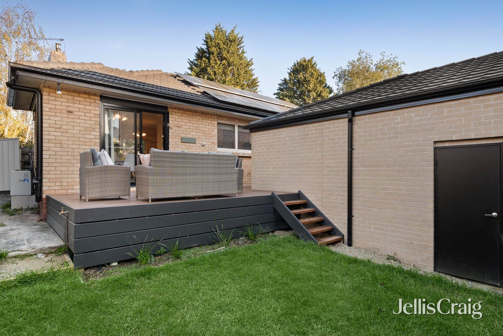 3 Broughton Avenue, Croydon image 5