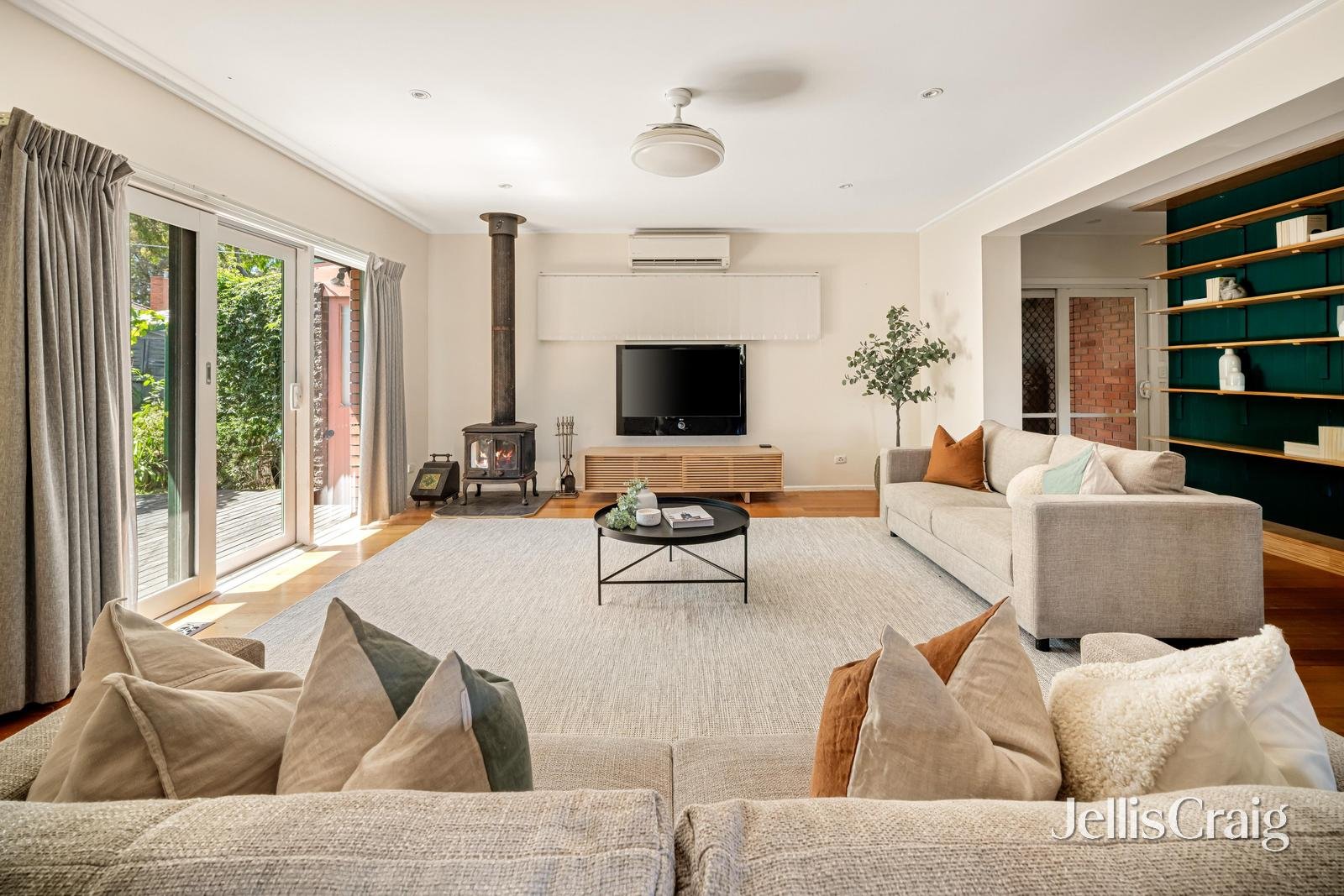 3 Byrne Court, Cheltenham image 2