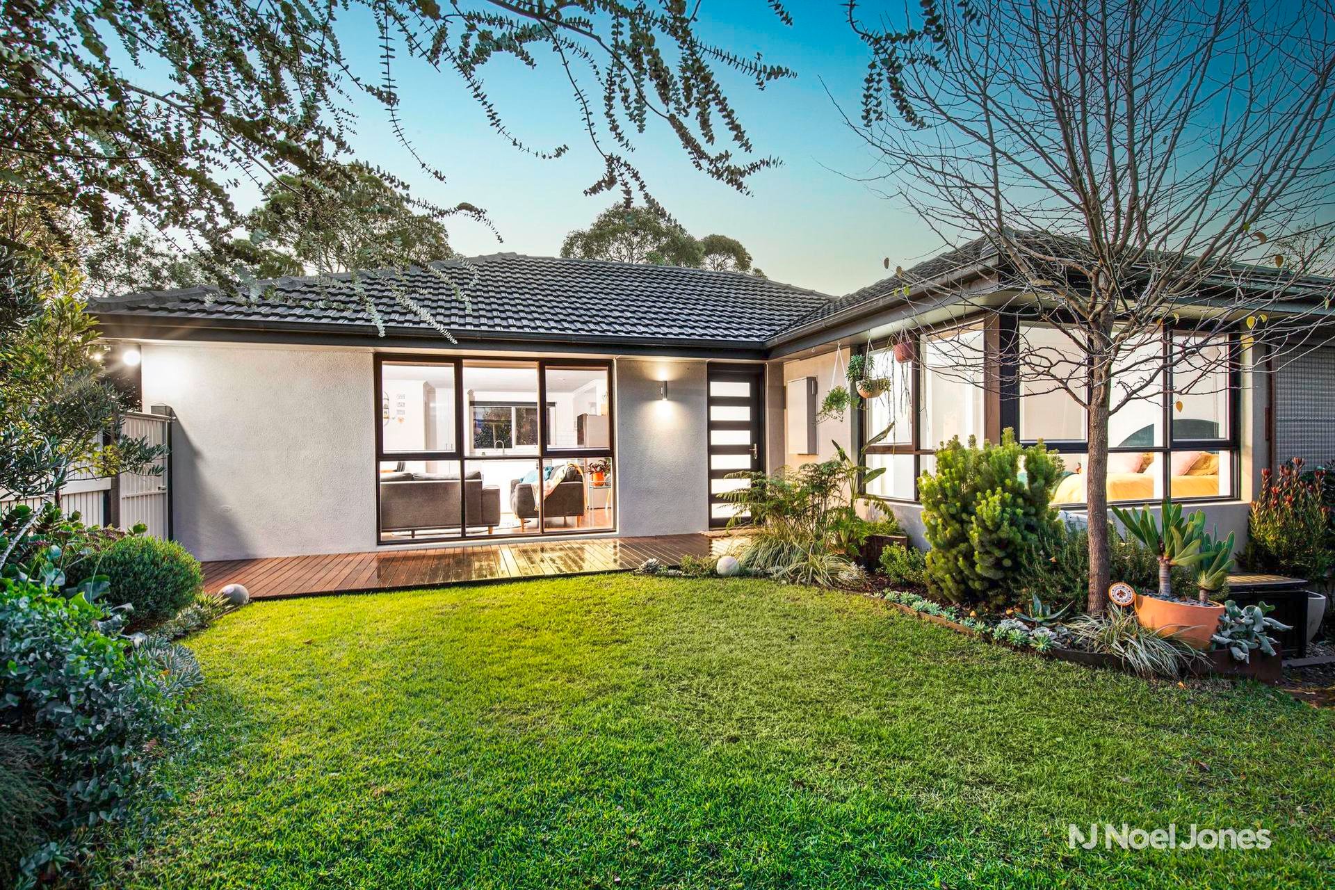 3 Caromar Street, CROYDON VIC 3136 Noel Jones