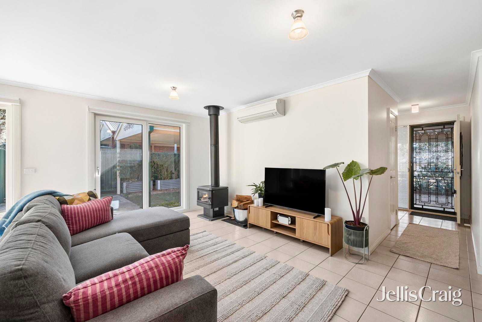 3 Church Lane, Trentham image 3