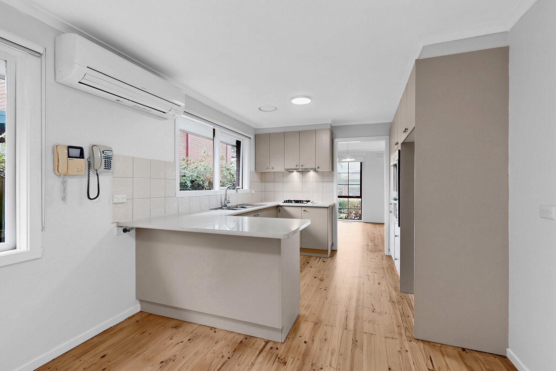 3 Cloverdale Close, Burwood East image 4