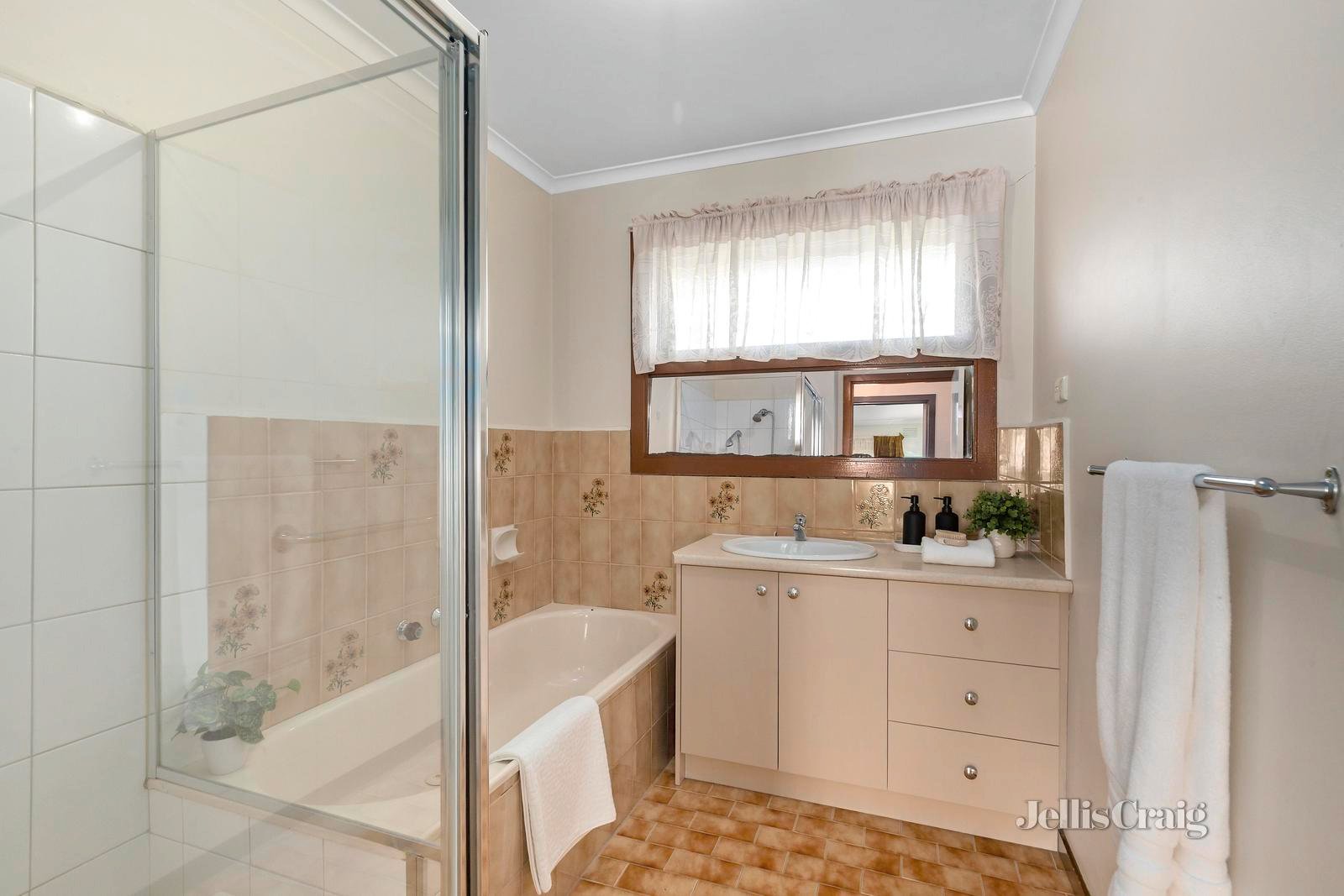 3 Cloverdale Close, Burwood East image 8