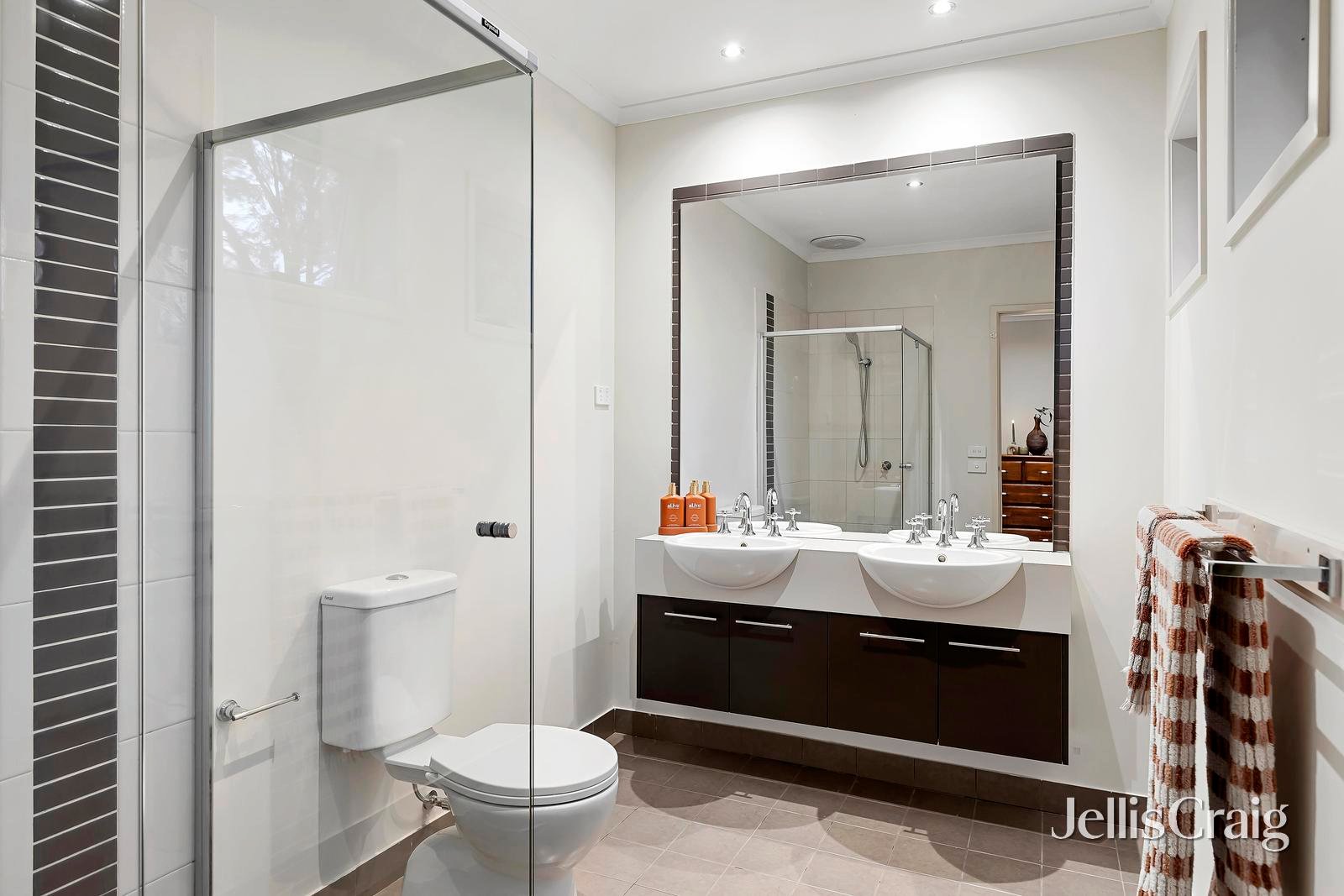 3 Counthan Terrace, Doreen image 9