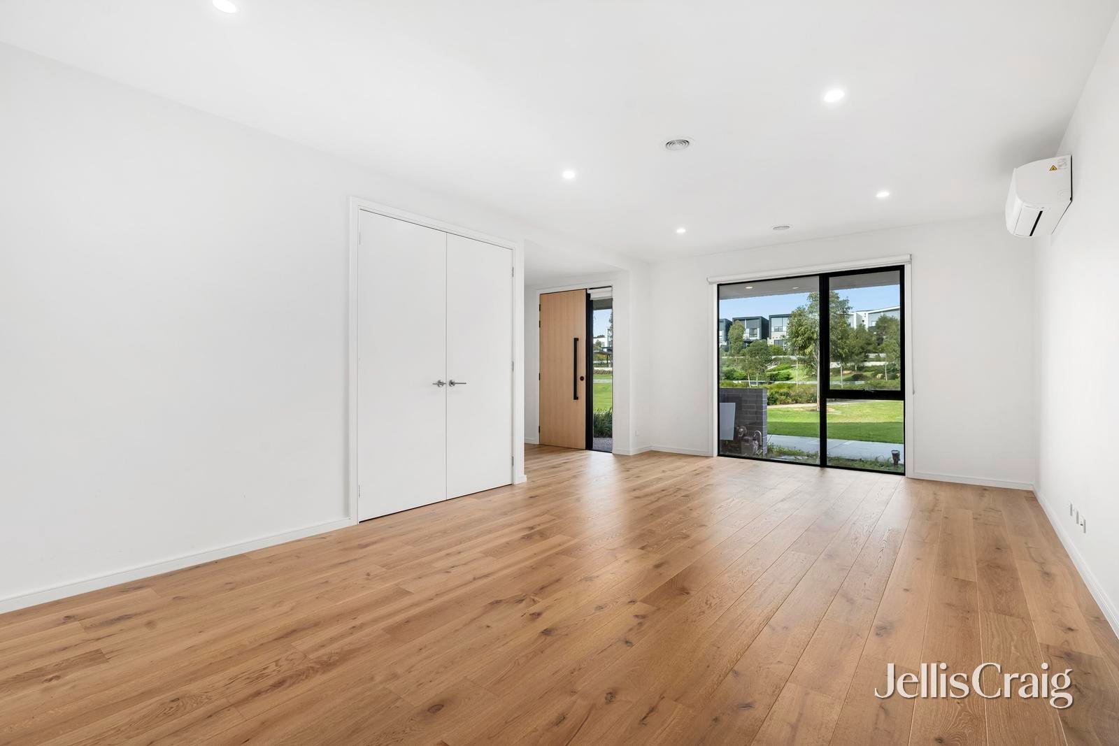 3 Crick Walk, Burwood&nbsp;East image 2