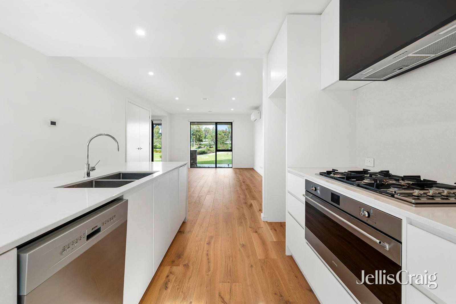 3 Crick Walk, Burwood&nbsp;East image 6