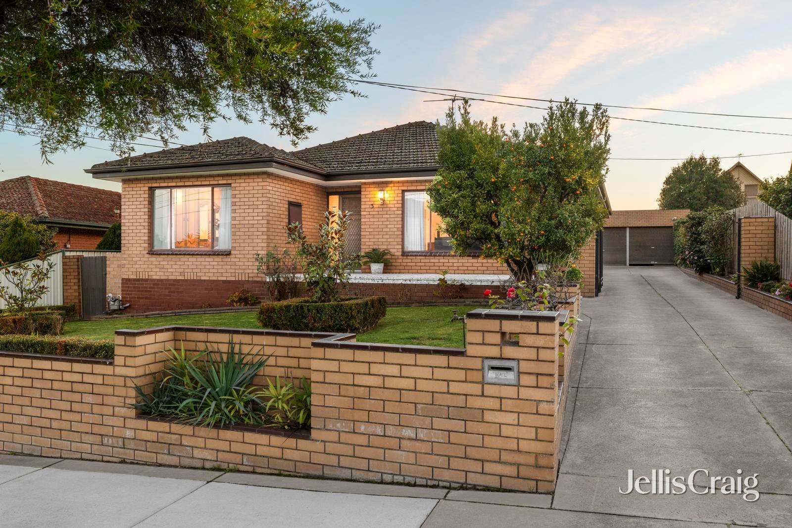 3 Curtis Avenue, Mount&nbsp;Waverley image 1