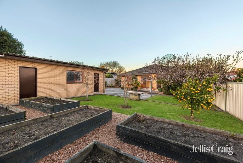 3 Curtis Avenue, Mount&nbsp;Waverley image 12