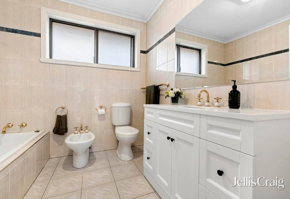 3 Curtis Avenue, Mount&nbsp;Waverley image 8