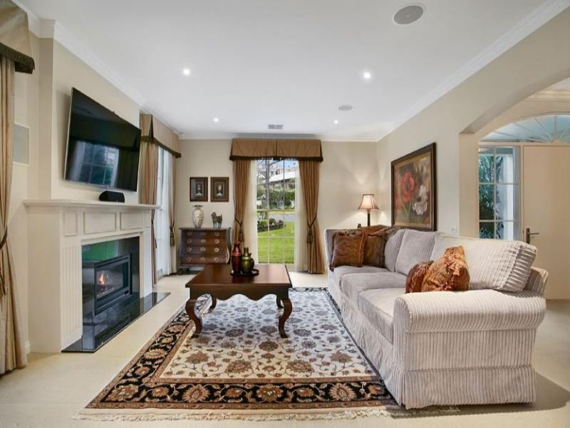 3 Delfi Court, Balwyn image 2