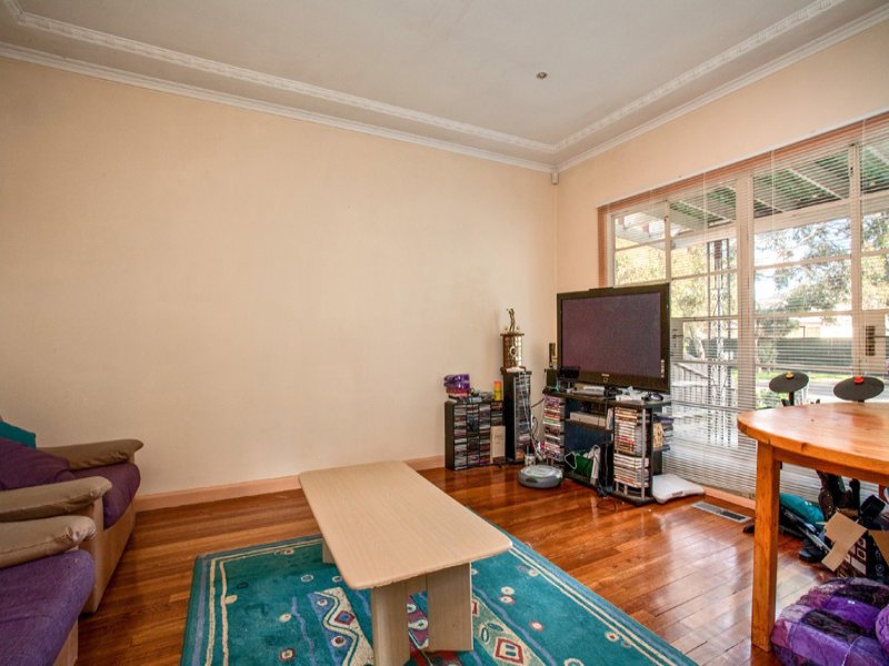 3 Dianella Court, West Footscray image 3